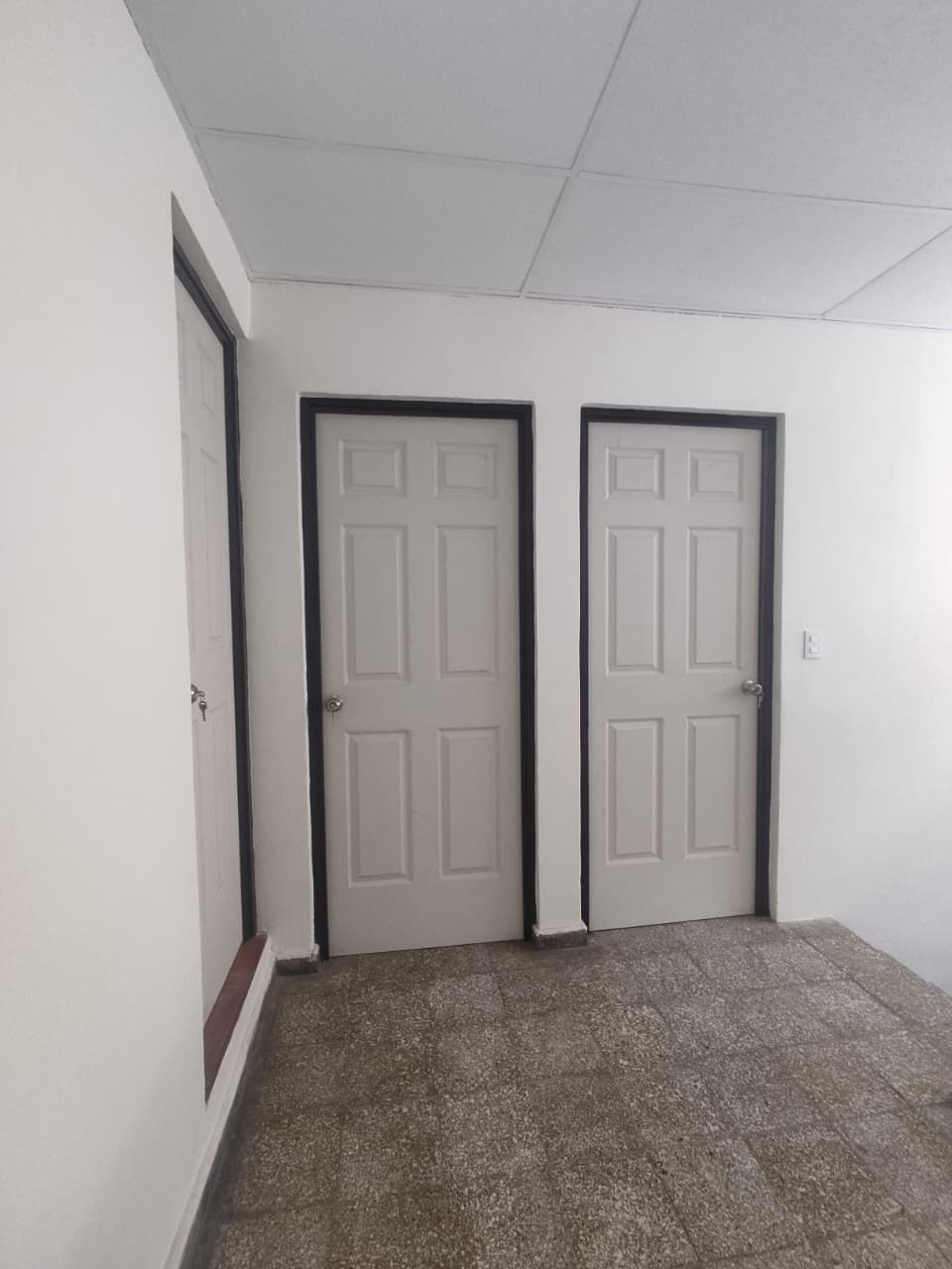 Puertas que dirigen a las habitaciones de la casa