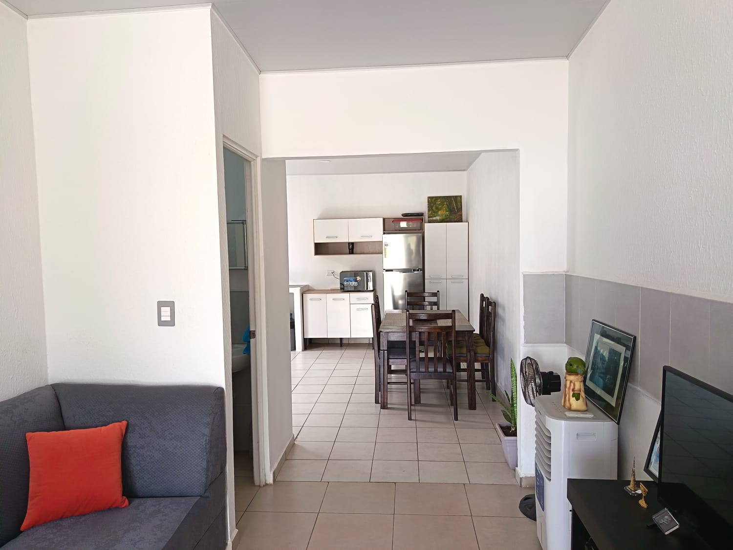 Comedor y cocina equipado completamente